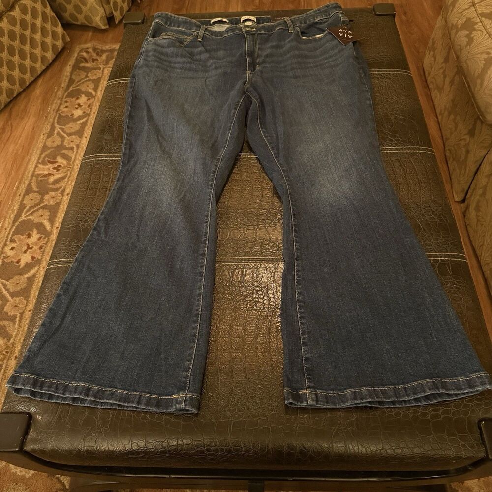 AVA & VIV Women's Flare High Rise Fitted Hip & Thigh Blue Jeans Size 22 NWT